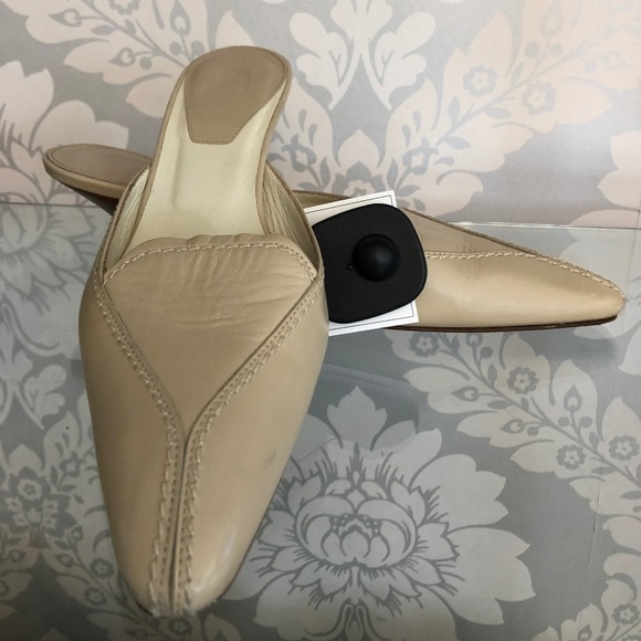 TOD'S Beige Leather Pointed Toe Mule Kitten Heels - Picture 1 of 5